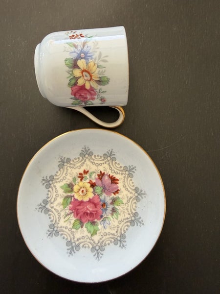 Shelley . Fine Bone China . Miniature. Rare . Carousel 1