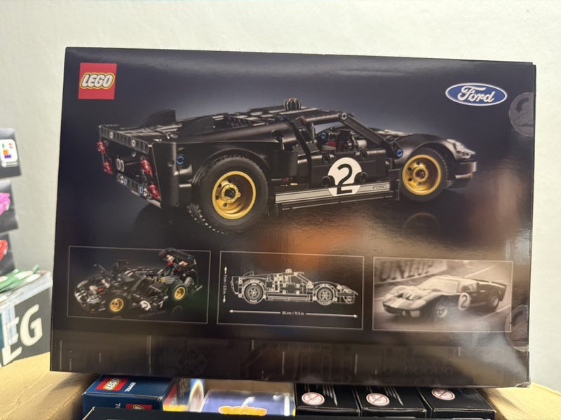 $1 Reserve LEGO Technic 42223 - Ford GT40 MK II Carousel 2