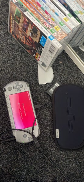 PSP 3000 silver Carousel 1