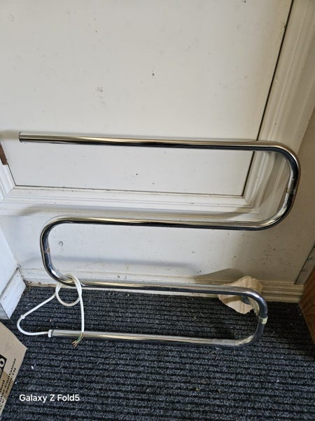 Bathroom Vanity Unit | Ceramic Basin | 80cm Mirror with Light | Pick Up Carousel 6