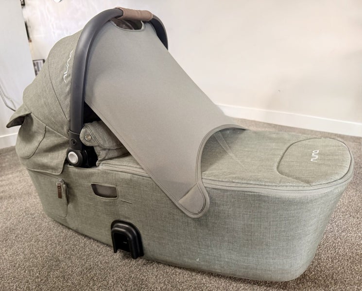 Nuna mixx carry cot Carousel 1