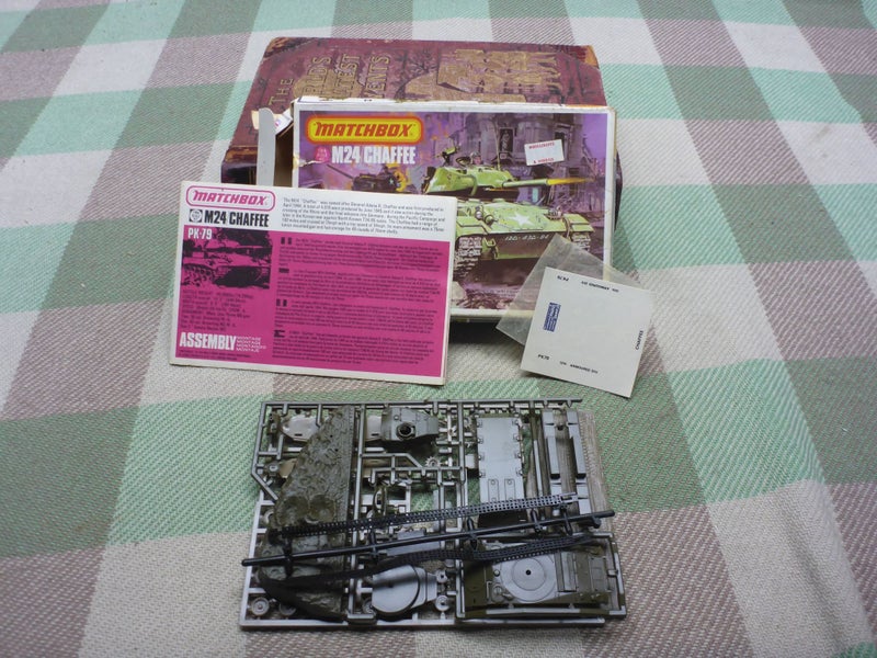 Boxed Vintage 1/76 Matchbox Scale Model Kit M24 Chaffee Military Tank Model Carousel 2