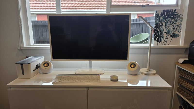 AOC 32 inch monitor Carousel 2