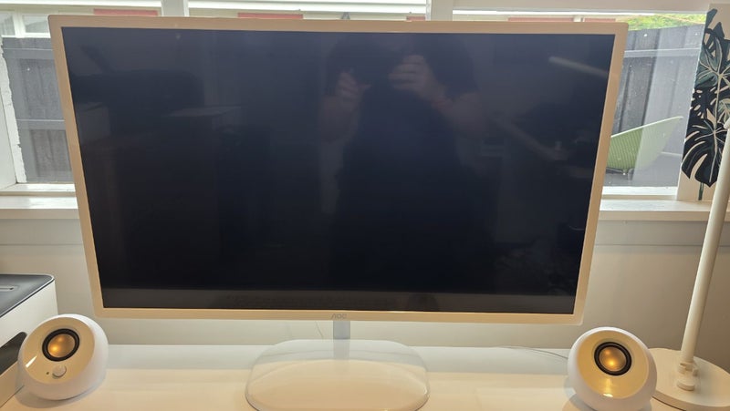 AOC 32 inch monitor Carousel 1