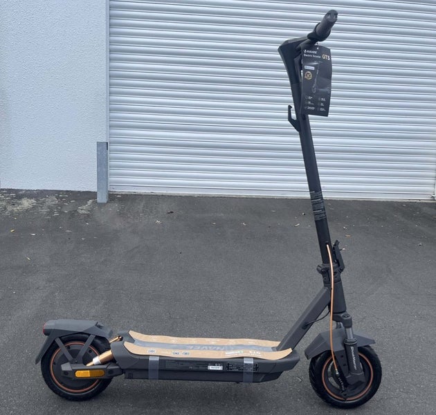Navee GT3 E-Scooter for commute Carousel 1