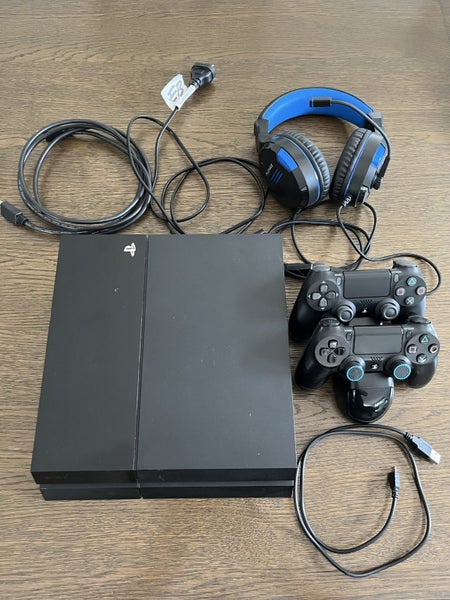 Sony PS4 Console 500GB With 2 Controllers- Black (Very Good Pre-Owned) Carousel 3