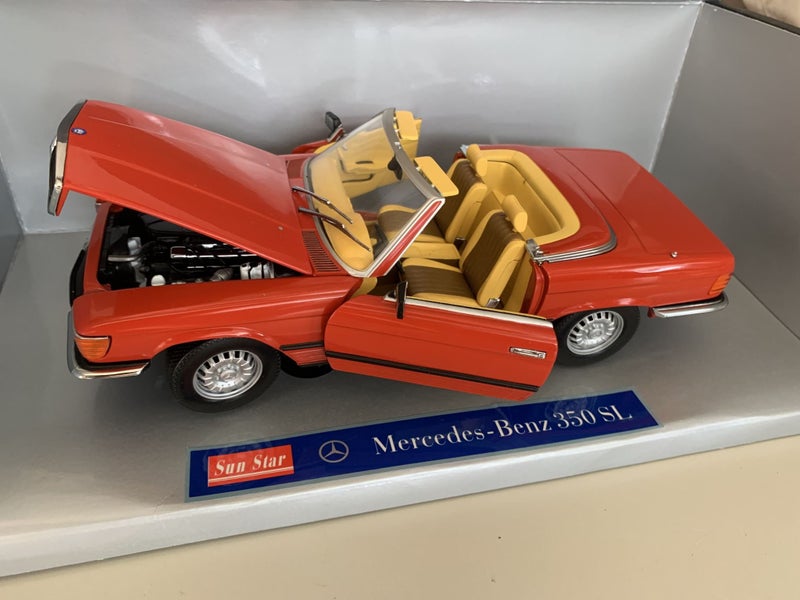 Mercedes Benz 350SL 1-18 Scale | Mint Boxed Carousel 2