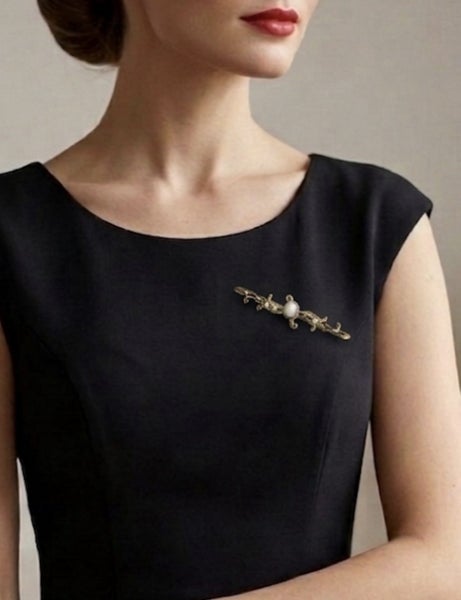 Vintage Mother of Pearl Bar Brooch - Original Box - Excellent Condition Carousel 1