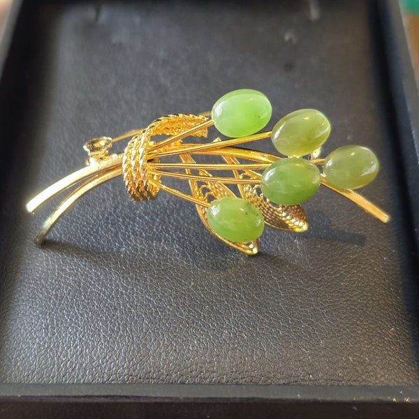 Gold tone greenstone brooch Carousel 2