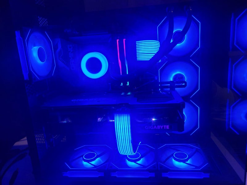 RTX 4090 High-End Gaming Setup – i9-14900KF – 64GB DDR5 – Full Lian Li Build Carousel 1