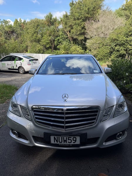2010 Mercedes-Benz 300 E Avent Garde + Sunroof +
