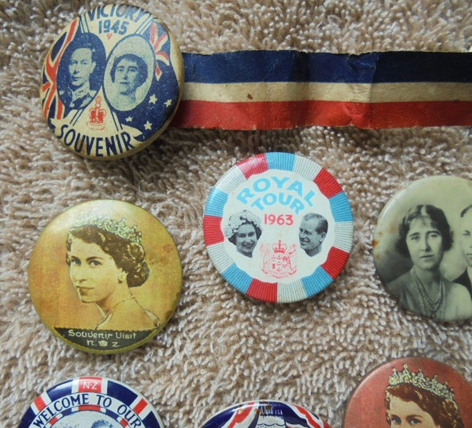 Collection of (NZ) 'ROYALTY BADGES' (incl. WWII) Carousel 2