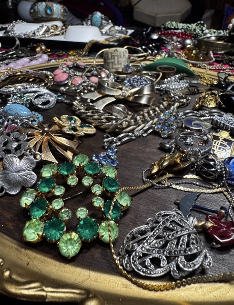 Estate Sale .. Bulk Jewellery Collection Carousel 15