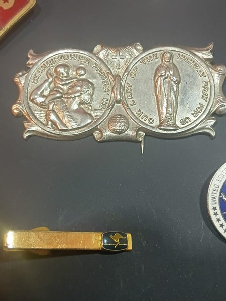 Vintage pins &badges Carousel 2