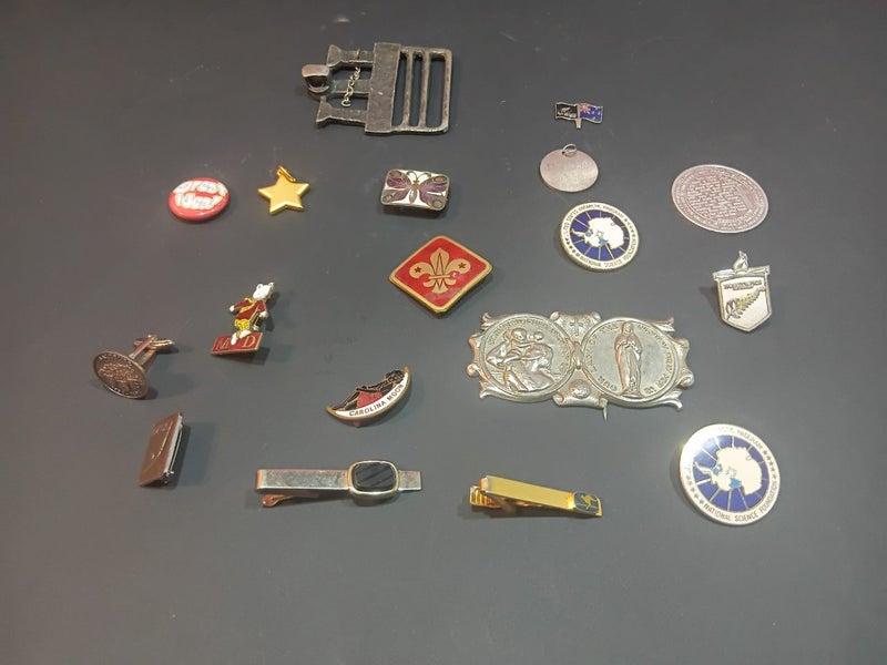 Vintage pins &badges Carousel 1