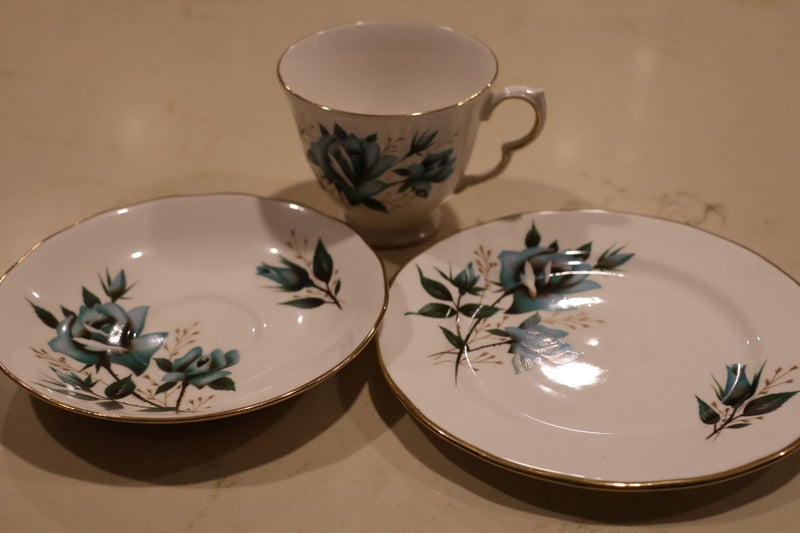 Royal Vale Fine China Blue Roses trio Carousel 2