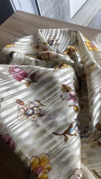 Vintage Cream Striped Floral Silk 4m Carousel 1