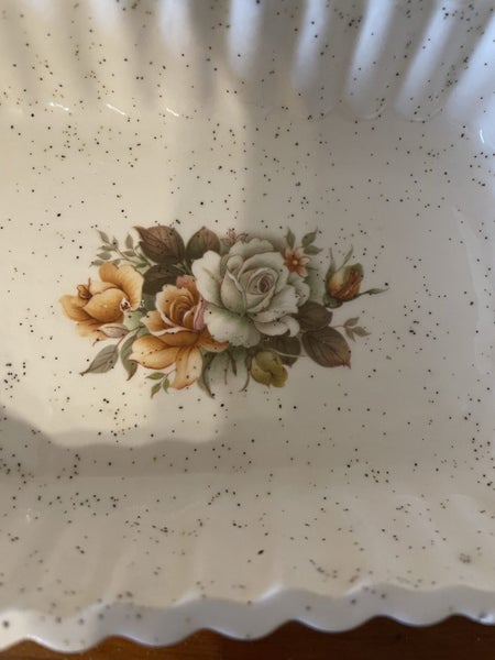 Crown Lynn 2142 dish Carousel 2