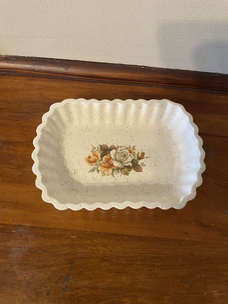 Crown Lynn 2142 dish Carousel 1