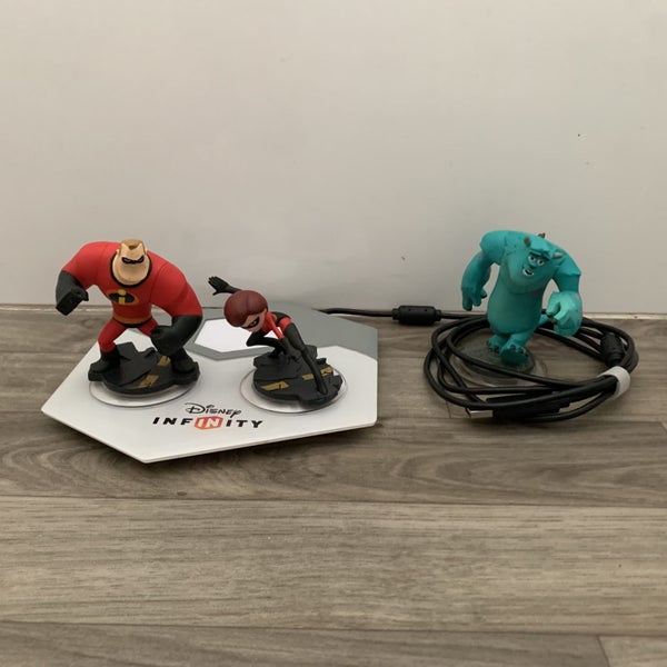 Disney Infinity portal base & figures Carousel 1