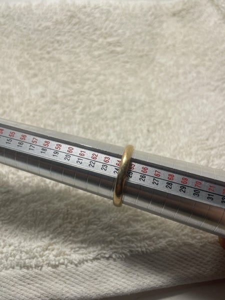 18 ct gold ring. Carousel 5