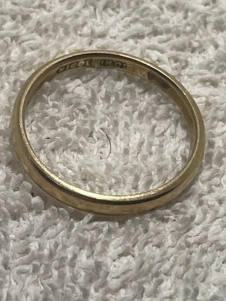 18 ct gold ring. Carousel 2