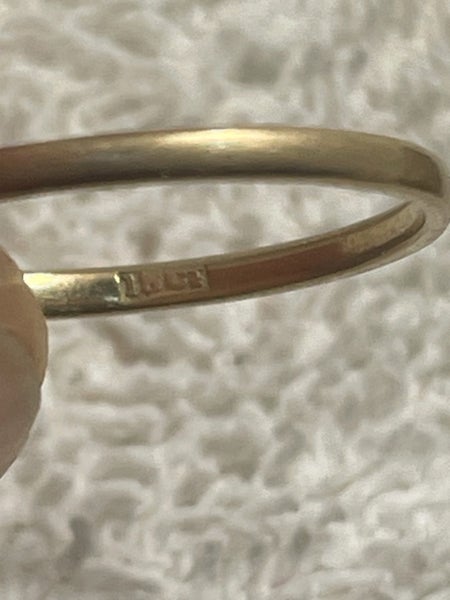 18 ct gold ring Carousel 1