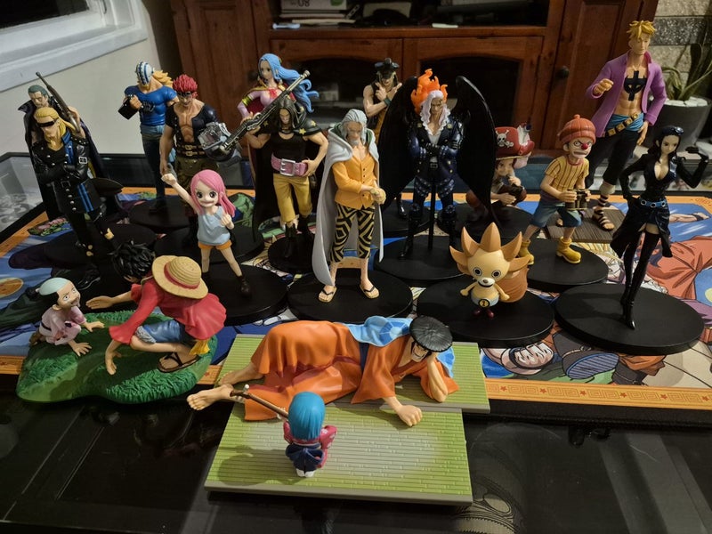 One piece collection, all genuine and all in mint condition. Carousel 1