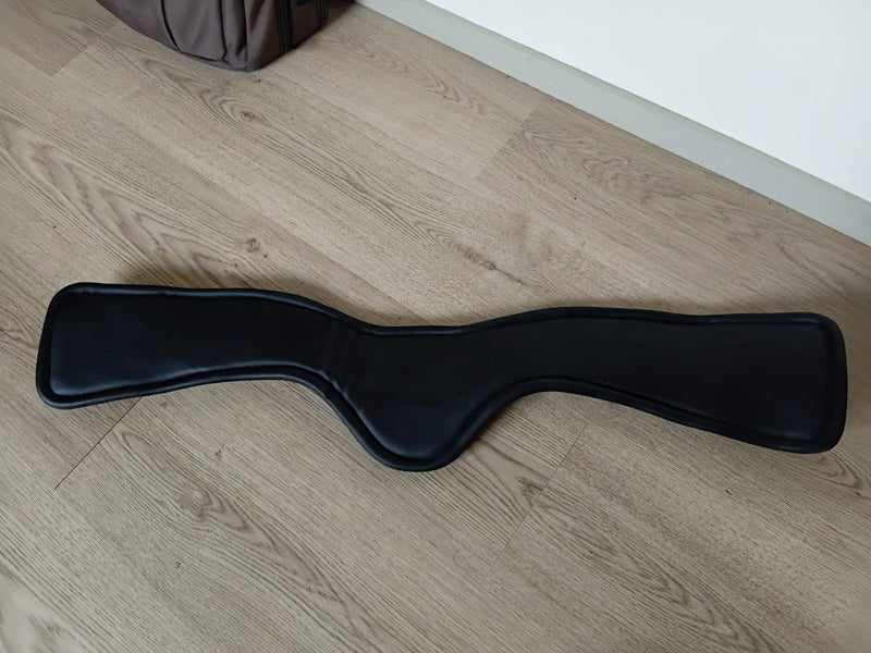 LeMieux Gel-Tek Anatomic Curve Dressage Girth Carousel 2