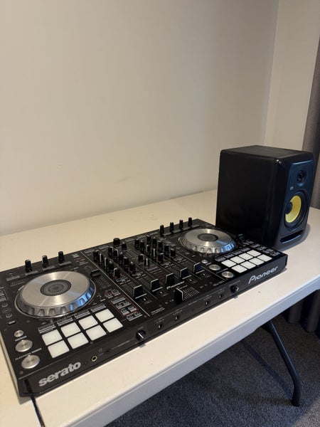 DDJ-SX2 & 5’ Monitor Carousel 1