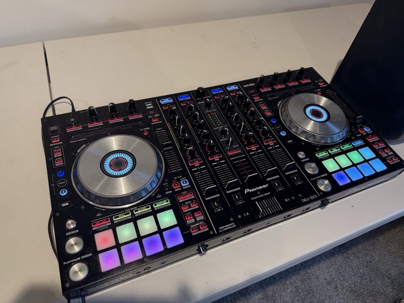 DDJ-SX2 & 5’ Monitor Carousel 2