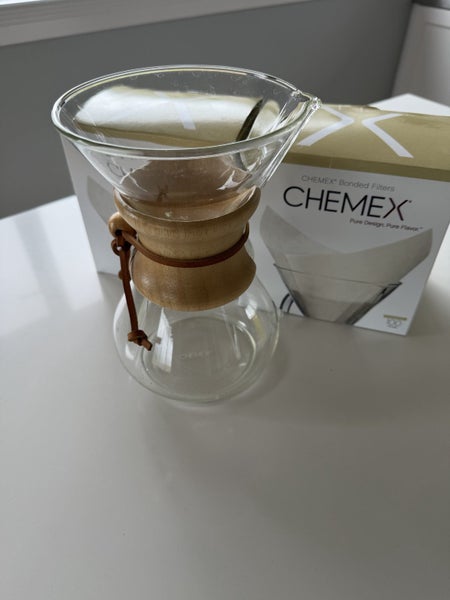 Chemex Classic 6 Cup Coffee Maker and Filters. Carousel 1