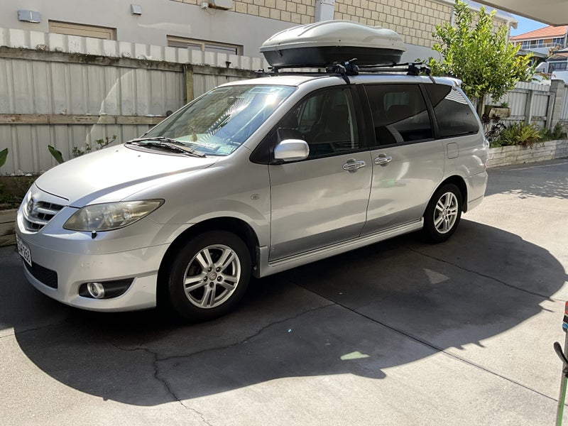 2004 Mazda MPV