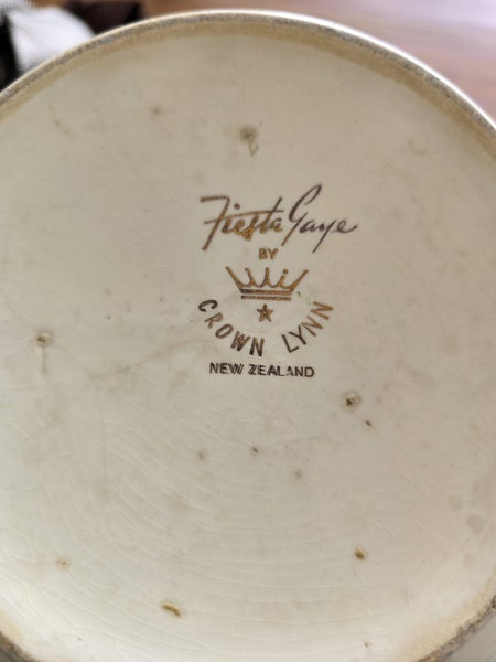 Crown Lynn Fiesta Gaye Bowl Carousel 2