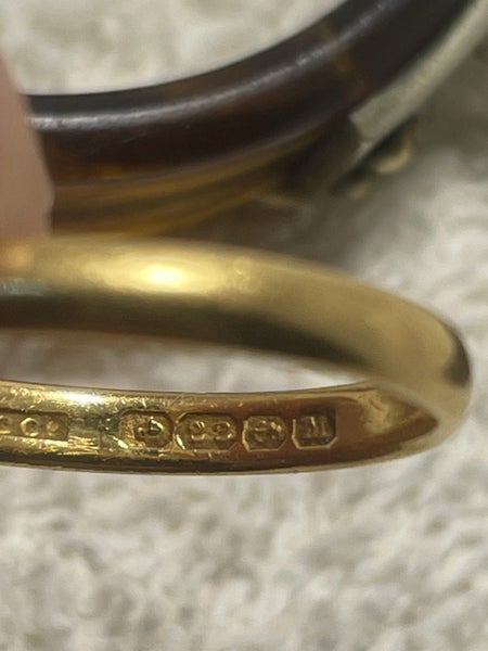 22 ct gold ring. Carousel 1