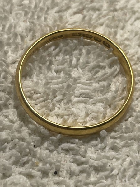 22 ct gold ring. Carousel 2