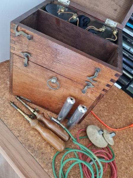 Portable Faradic Battery Electrotherapy Set Carousel 1