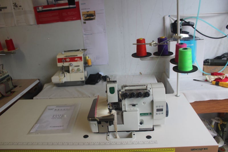 INDUSTRIAL 4 THREAD ZOJE OVERLOCKER