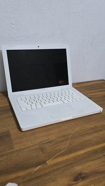 Vintage Macbook A1181 Laptop Carousel 1