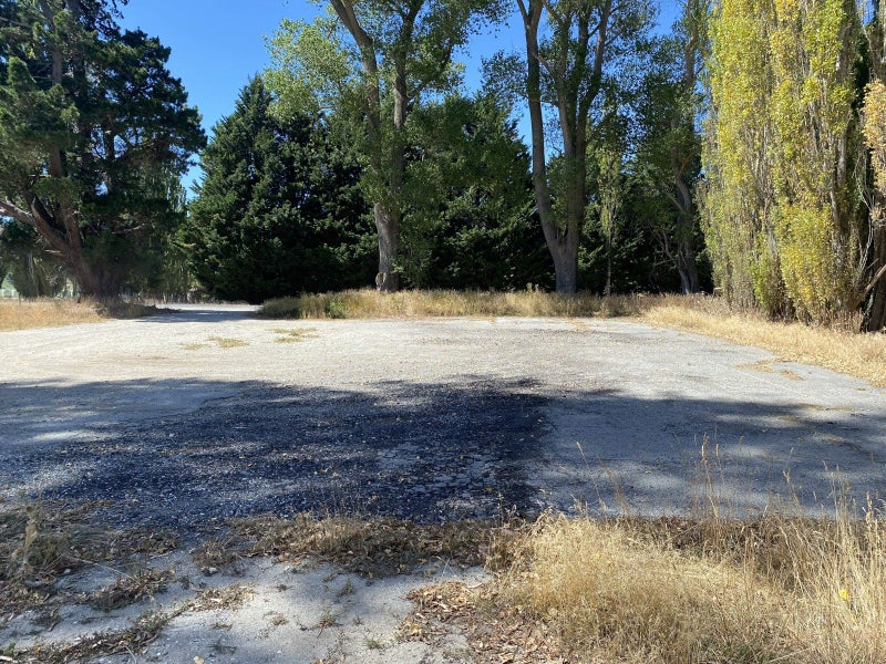 Image 3 of 4