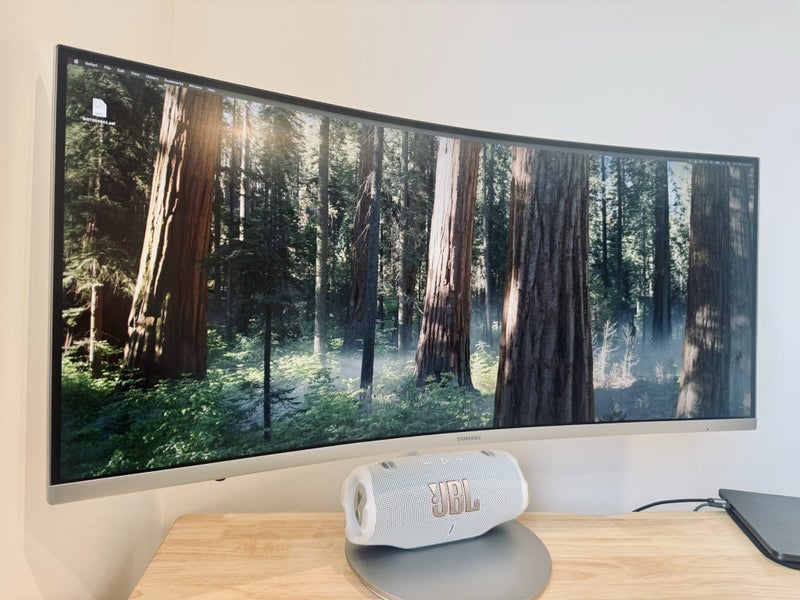 Samsung 34" QLED Thunderbolt 3 Ultrawide Monitor Carousel 2