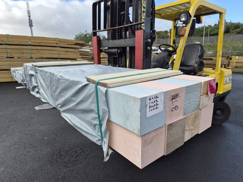 LAMINATED POSTS, 135 x 135 - H3.1 - PP - 19.1m - TS10111 Carousel 1