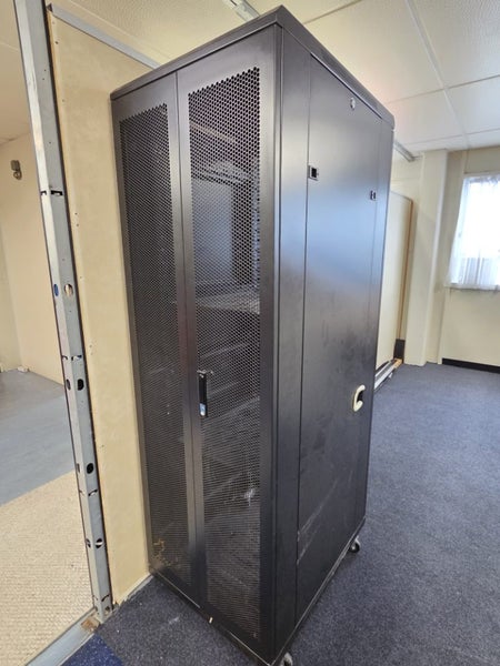 Server cabinet, large Carousel 2
