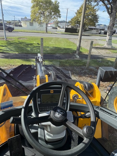 2023 JCB 426 ZX Carousel 2