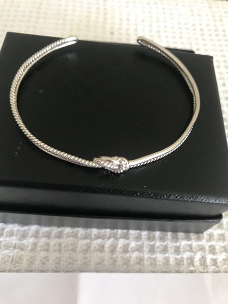 BRACLETS X 2 < $$1-00RES > PAPER WORK THERE / AS IS WHERE IS / OUT THE DOOR > Carousel 8