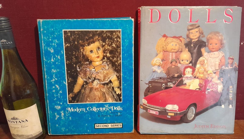 DOLL REFERENCE BOOKS. ( 2 ) MODERN COLLECTABLE DOLLS , DOLLS LOT 16 Carousel 1