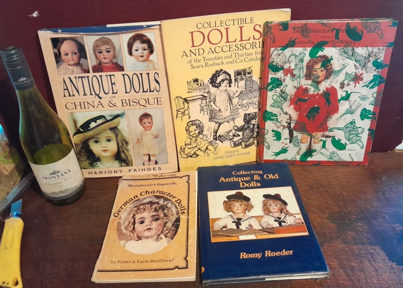 DOLL REFERENCE BOOKS. ( 5 ) BISQUE AND CHINA, ACCESSORIES ETC LOT 18 Carousel 1