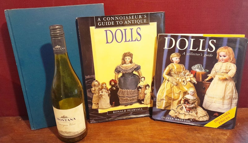 DOLL REFERENCE BOOKS ( 3 ) WORLD DOLLS , A CONNOISSEURS GUIDE ETC LOT 20 Carousel 1