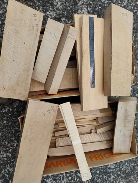 Maple and spruce wood from hobby luthier Carousel 1