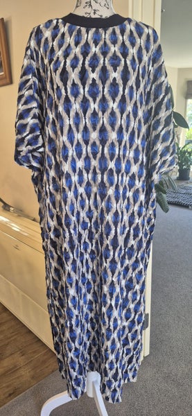GORGEOUS DRESS SZ 16-22 (Fits multiple sizes)